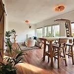 Beautiful With Spacious Garden