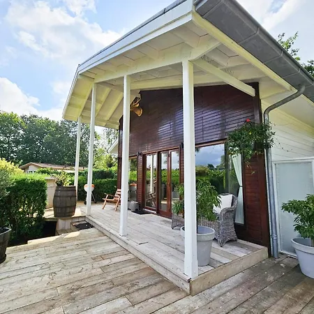 בית נופש Beautiful With Spacious Garden