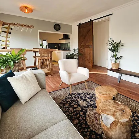 Beautiful With Spacious Garden