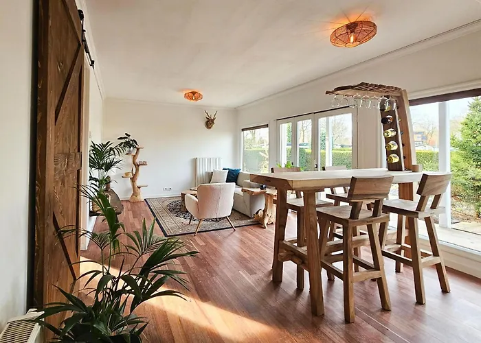 Beautiful With Spacious Garden