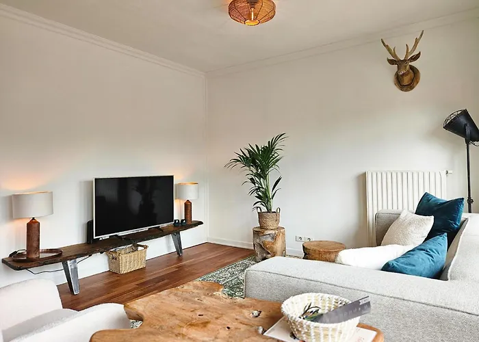 Beautiful With Spacious Garden