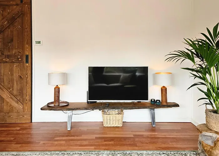 Beautiful With Spacious Garden Сasa de vacaciones *