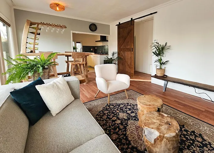 Beautiful With Spacious Garden