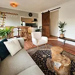Beautiful With Spacious Garden