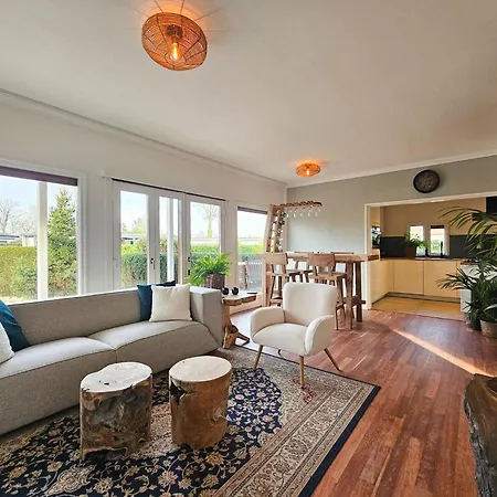 Ferienhaus Beautiful With Spacious Garden *
