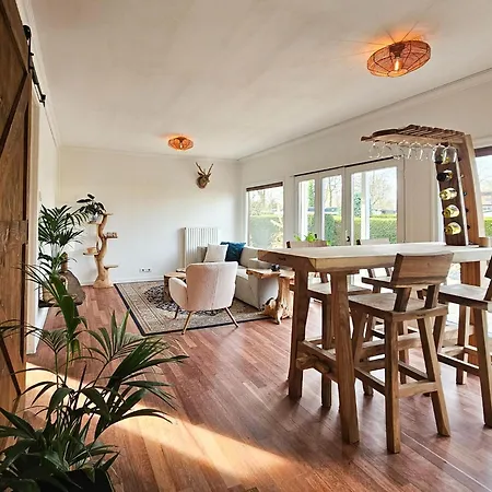 Beautiful With Spacious Garden