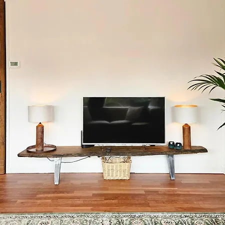 Beautiful With Spacious Garden Holiday home *