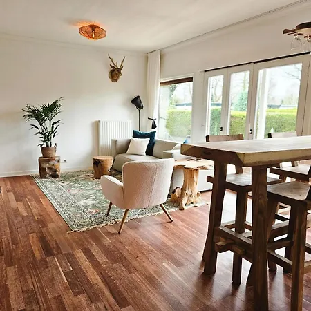 Beautiful With Spacious Garden *