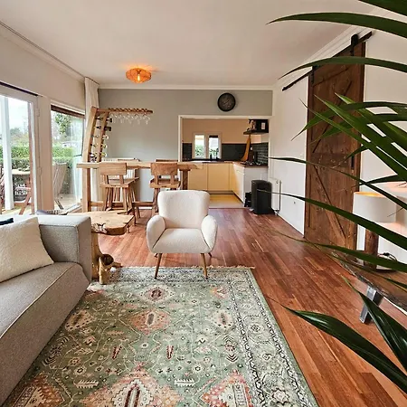 Beautiful With Spacious Garden